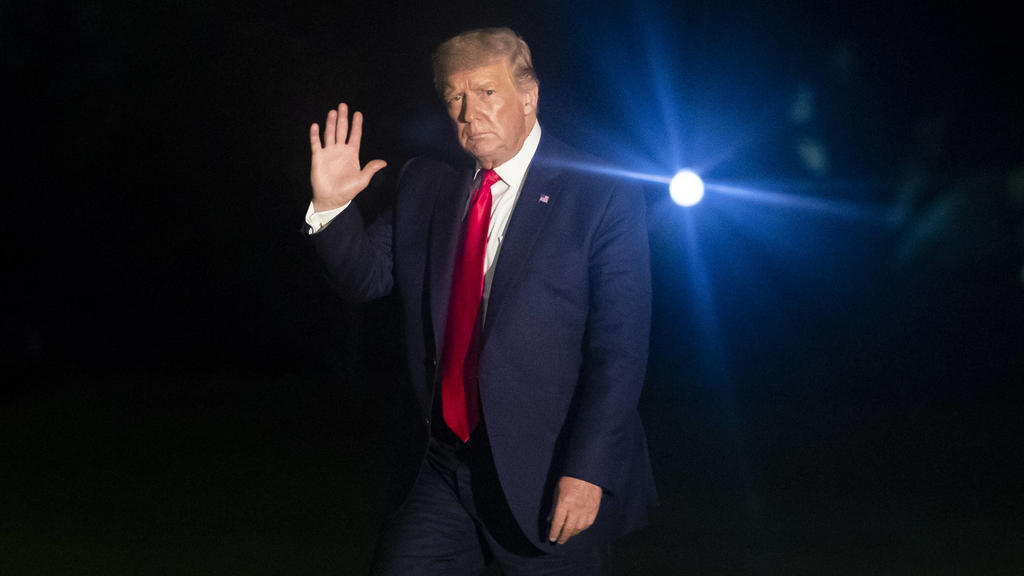 US President Donald J. Trump waves as he walks across the South Lawn of the White House after returning by Marine One, in Washington, DC on September 10, 2020. Trump returned from Michigan where he delivered remarks at a campaign event. PUBLICATIONx