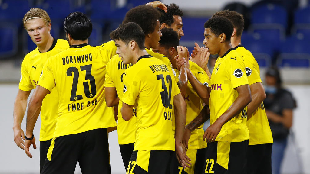 Soccer Football - DFB Cup - First Round - MSV Duisburg v Borussia Dortmund - MSV-Arena, Duisburg, Germany - September 14, 2020 Borussia Dortmund's Jude Bellingham celebrates scoring their second goal with teammates. REUTERS / Thilo Schmuelgen / Pool