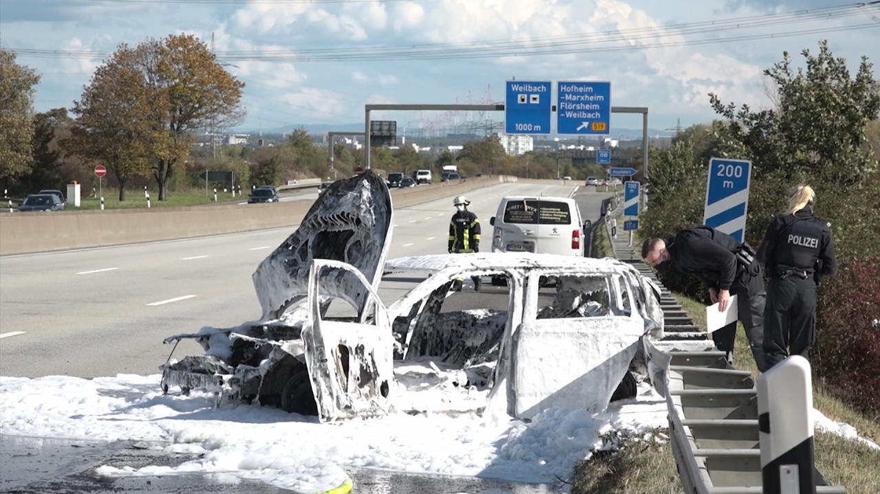 Illegales Rennen Auf A66 Lamborghini Kracht In Kleinwagen Skoda Fahrer Verbrennt Polizei Fahndet Nach Fahrern