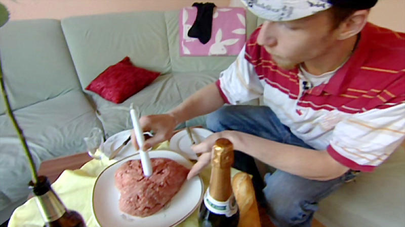 Mitten im Leben: Schweinemett für prickelnde Erotik