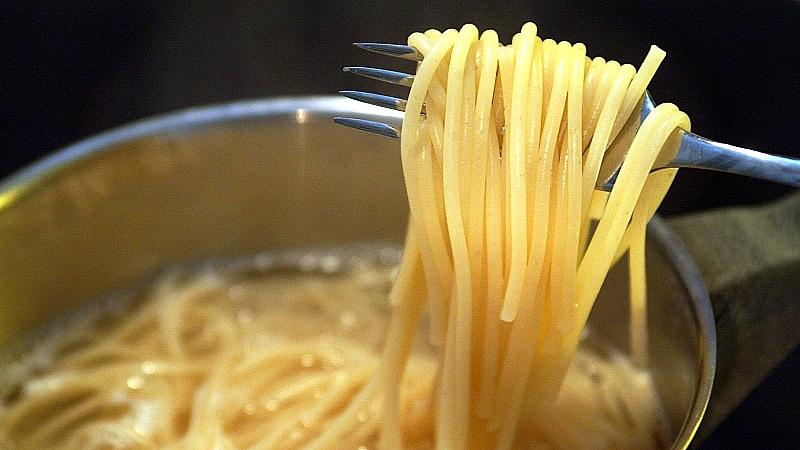 Frisch gekochte Spaghetti . (Aufnahme vom 20.1.2003).null