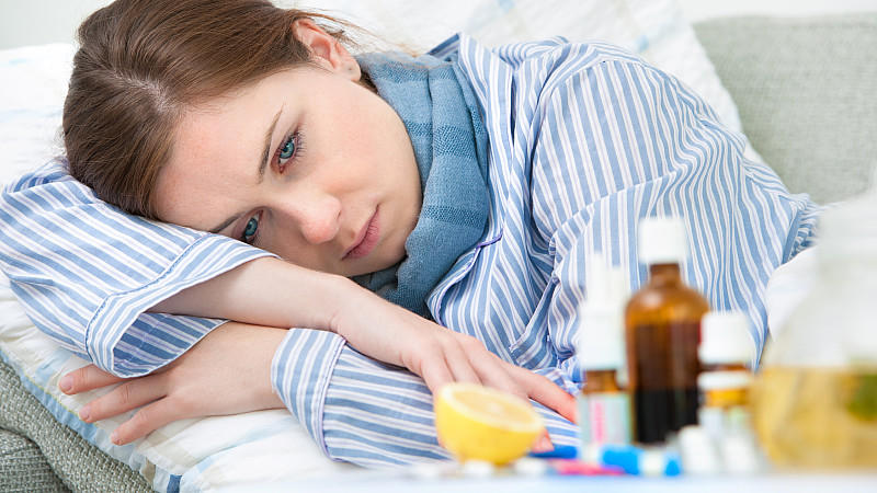 Er ist der böse Zwilling des Placebos: Anstatt den Körper auf Heilung einzustellen, stellt sich ihr der Nocebo-Effekt in den Weg