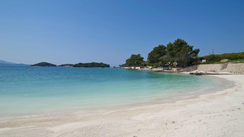 White sand beach and turquoise water at Ksamil, Albania, Europe Keine Weitergabe an Drittverwerter.
