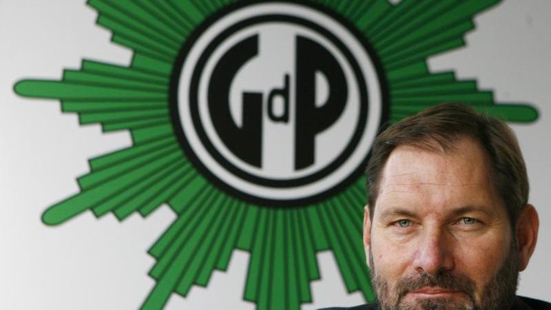 Jörg Radek fordert härtere Strafen bei Gewalt gegen Polizeibeamte. Foto: S. Kugler/Archiv