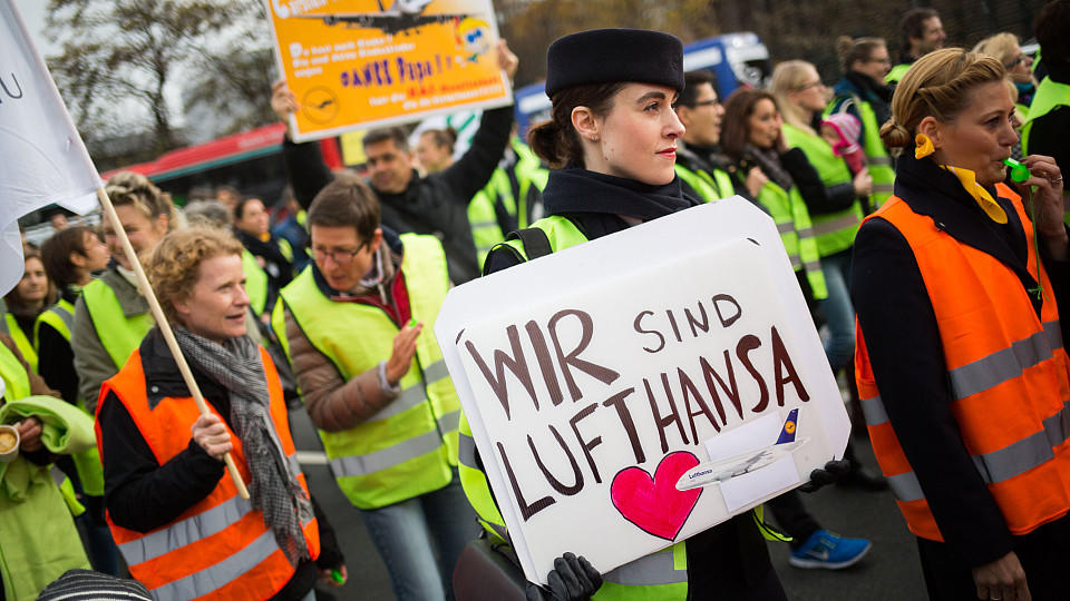 Neuer Streik von Lufthansa-Flugbegleitern steht an.
