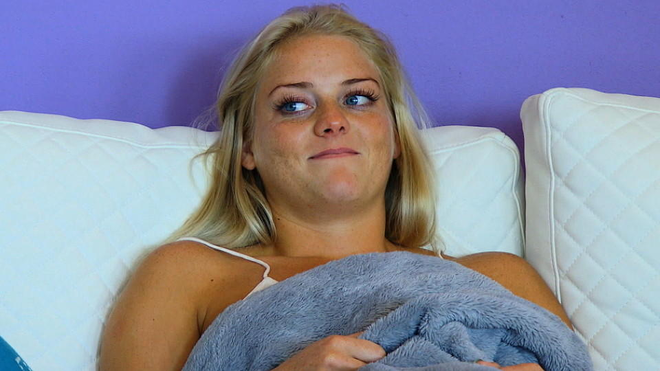Daniela wird nach ihrem Date bei "Der Bachelor" 2016 ausgequetscht.
