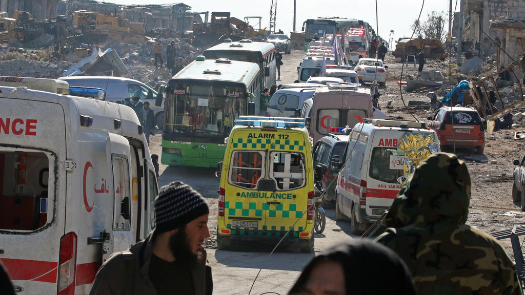 Ambulances and buses wait as they evacuate people from a rebel-held sector of eastern Aleppo, Syria December 15, 2016. REUTERS/Abdalrhman Ismail TPX IMAGES OF THE DAY