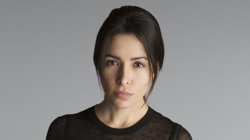 Sam Shaw (Sarah Shahi)