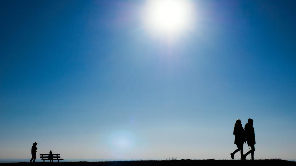 Archiv: Arktikluft sorgt für einen tiefblauen Himmel