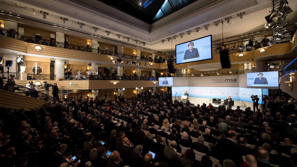 Bundeskanzlerin Angela Merkel (CDU) spricht am 18.02.2017 während der Münchner Sicherheitskonferenz. Die Münchner Sicherheitskonferenz findet vom 17.-19.02.2017 in München statt. Foto: Sven Hoppe/dpa +++(c) dpa - Bildfunk+++