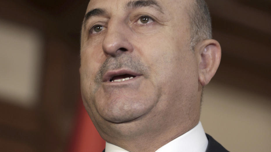 Der türkische Außenminister Mevlüt Cavusoglu äußert sich am 03.03.2017 in Ankara (Türkei) auf einer Pressekonferenz über die Absage des für Donnerstagabend geplanten Auftritt von Justizminister Bozdag der Stadt Gaggenau. Foto: Burhan Ozbilici/AP/dpa