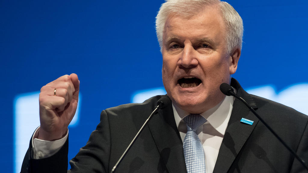 Der bayerische Ministerpräsident Horst Seehofer (CSU) spricht am 01.03.2017 in Passau (Bayern) beim politischen Aschermittwoch der CSU. Foto: Sven Hoppe/dpa +++(c) dpa - Bildfunk+++