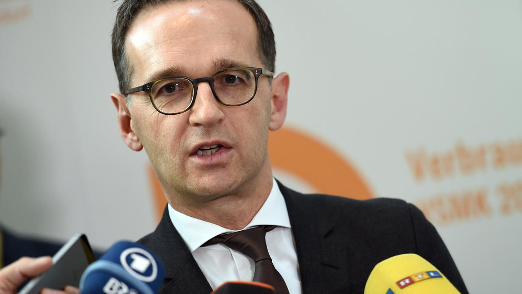 ARCHIV - Heiko Maas, Bundesminister für Justiz und für Verbraucherschutz (SPD) spricht am 24.11.2016 in Berlin mit Journalisten. (zu dpa "Maas geht seinen türkischen Kollegen in Brandbrief an" vom 03.03.2017) Foto: Britta Pedersen/dpa-Zentralbild/d