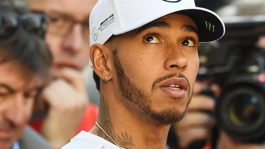 Lewis Hamilton fühlt sich getäuscht: " Die Ferrari sind viel schneller, als ... - RTL Online