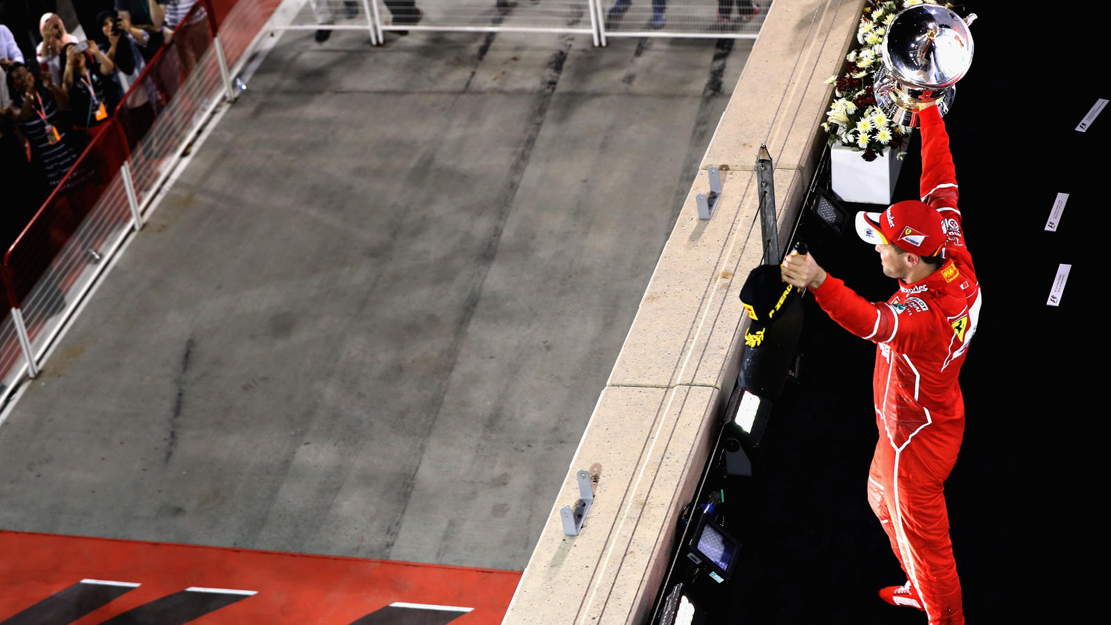 Sebastian Vettel feiert 44. Sieg - gegen den Mann mit der Nummer 44 - RTL Online