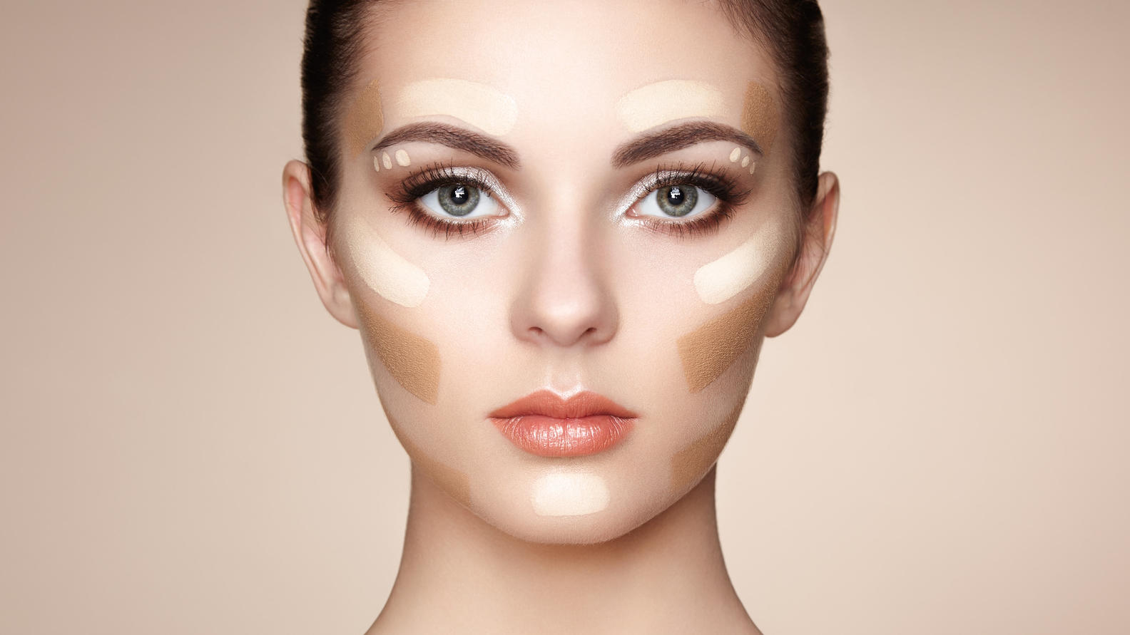 Auftragen Von Foundation Die 4 Besten Applikationsmoglichkeiten Fur Flussige Foundation