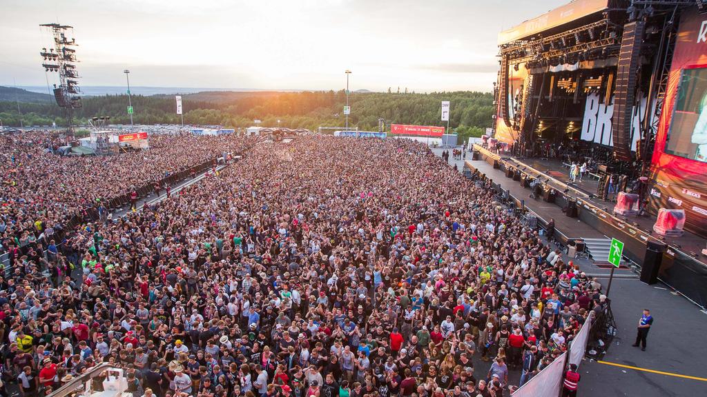 Bei Rock am Ring feiern Tausende