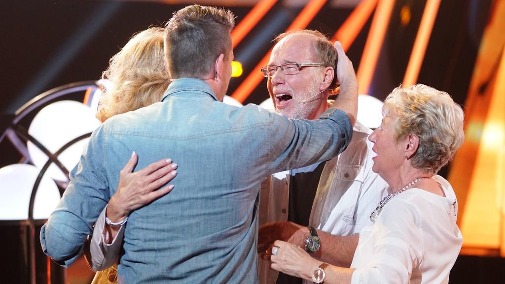 Bei der Quiz-Gameshow "The Wall" ist alles drin: von null Euro bis hin zu mehreren Millionen Euro. Bis zum Schluss ist "The Wall" eine nervenzerreißende, rasante Achterbahnfahrt - für Kandidaten, Moderator und Zuschauer zugleich!