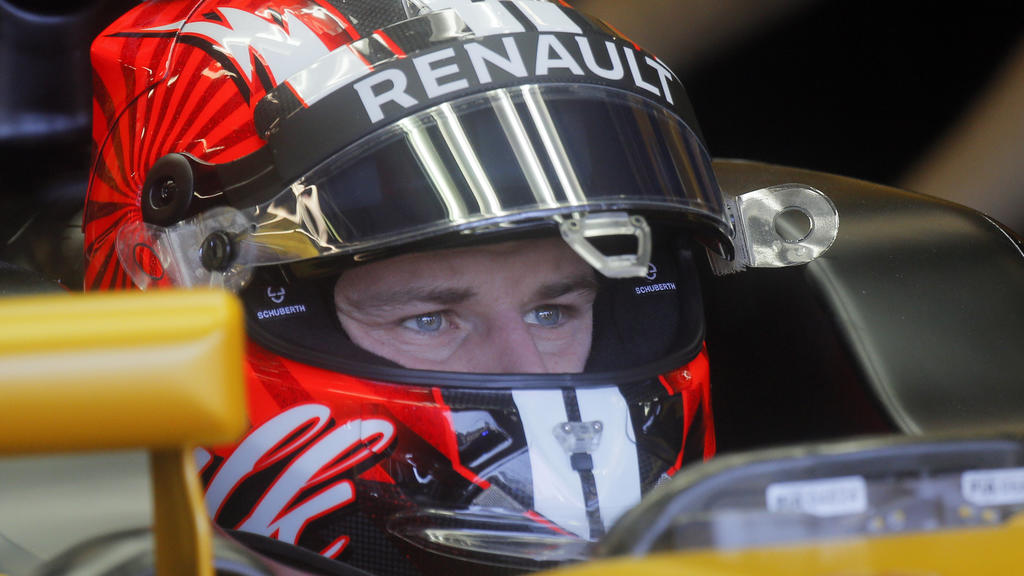 Motorsport: Formel-1-Weltmeisterschaft, Grand Prix von Aserbaidschan, 3. Freies Training am 24.06.2017 in Baku (Aserbaidschan). Der Deutsche Nico Hülkenberg vom Renault Sport F1 Team sitzt in der Box in seinem Rennwagen. Foto: Efrem Lukatsky/AP/dpa +