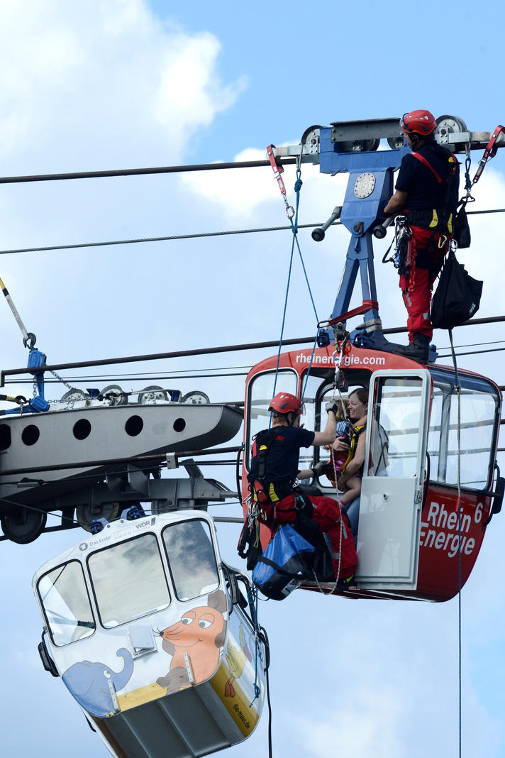 Seilbahn Unfall Uber Dem Rhein In Koln Staatsanwaltschaft Ermittelt