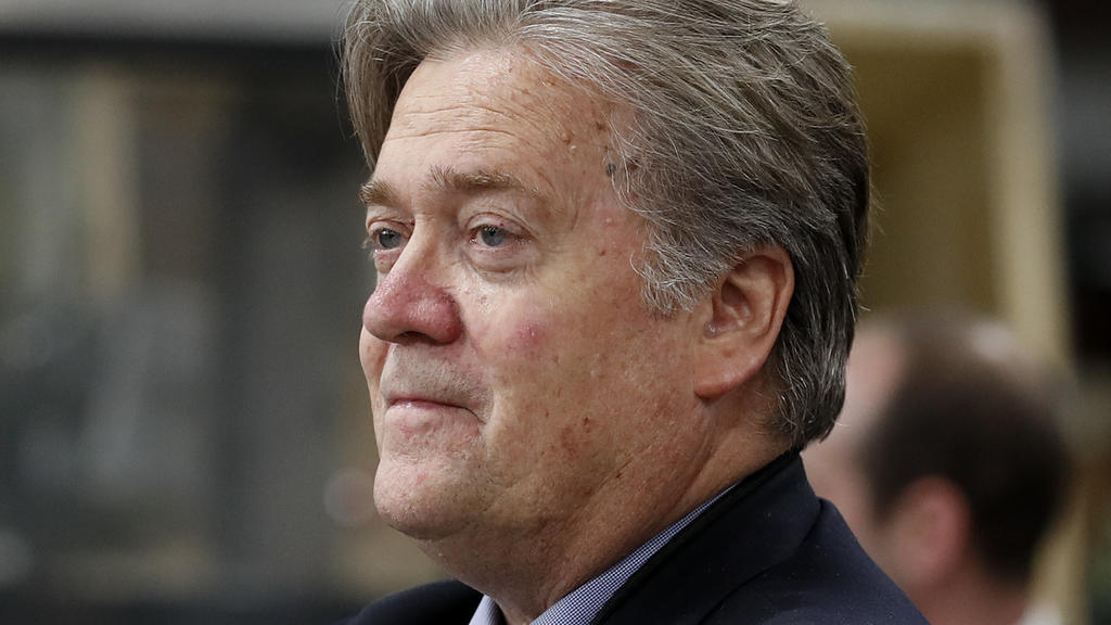 ARCHIV - US-Präsident Trumps Chefstratege Stephen Bannon, aufgenommen am 29.04.2017 in Harrisburg (USA). Der umstrittene Chefstratege Bannon verlässt Medienberichten zufolge das Weiße Haus. Foto: Carolyn Kaster/AP/dpa +++(c) dpa - Bildfunk+++