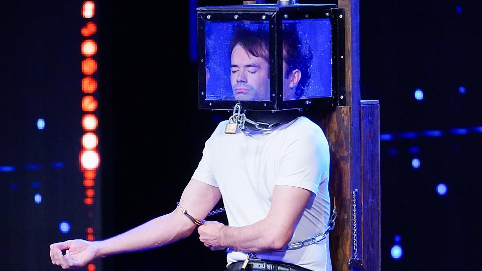 Christian Wedoy sorgt auf der Supertalent-Bühne für puren Nervenkitzel.