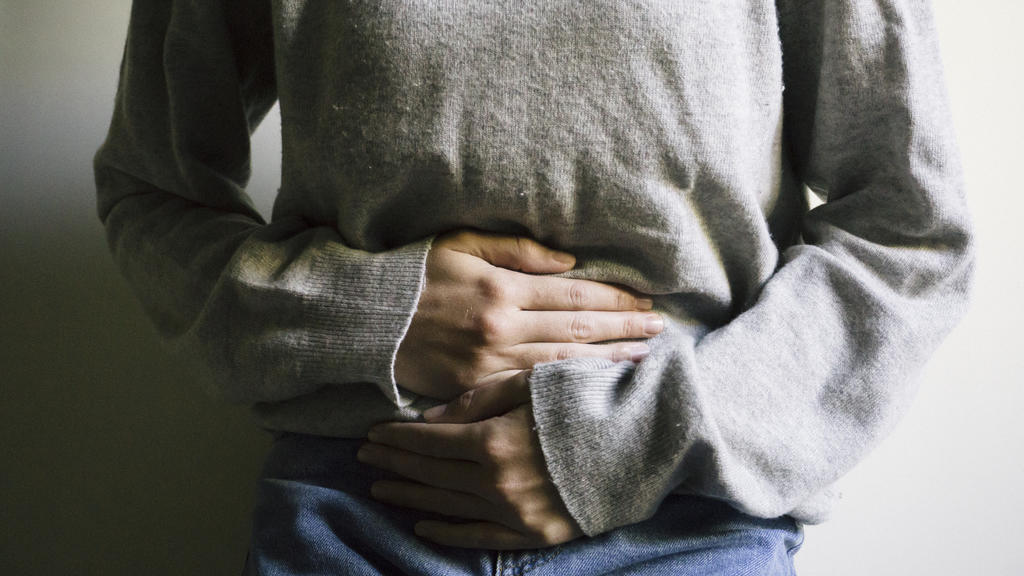 Bei Übelkeit in Folge einer Norovirus-Infektion sollte auf eine magenschonende Ernährung gesetzt werden.