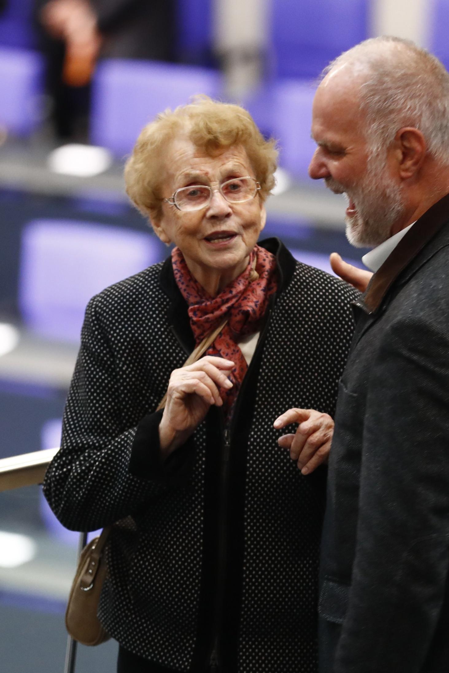 familiar wie nie auch merkel ehemann und mutter der kanzlerin kamen zur vereidigung