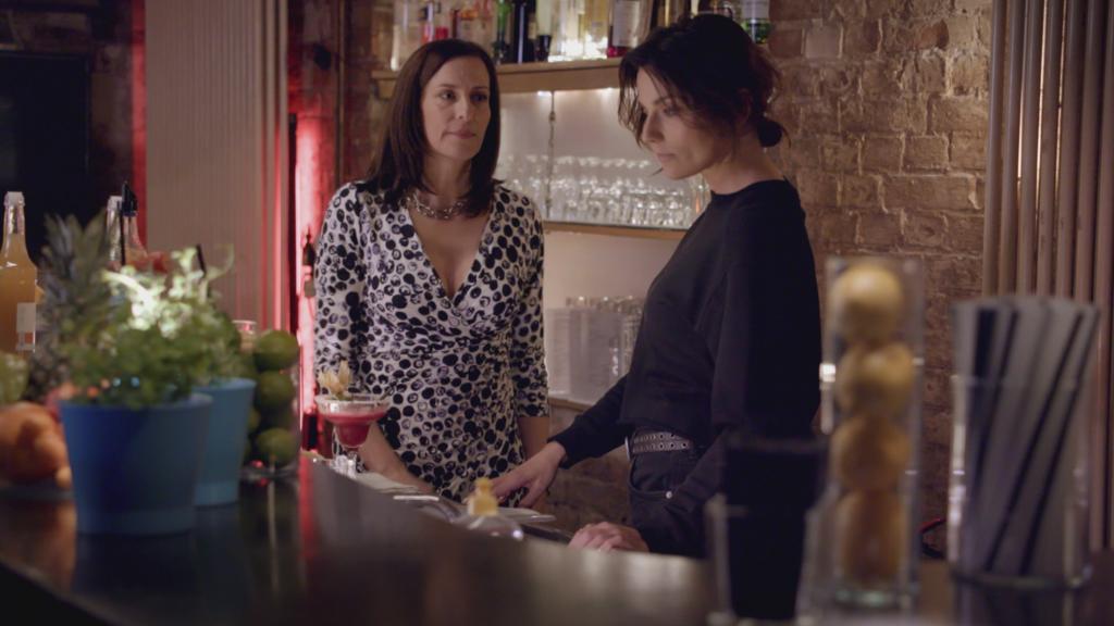 GZSZ: Der gemeinsame Cocktailkurs von Anni und Katrin endet unschön.