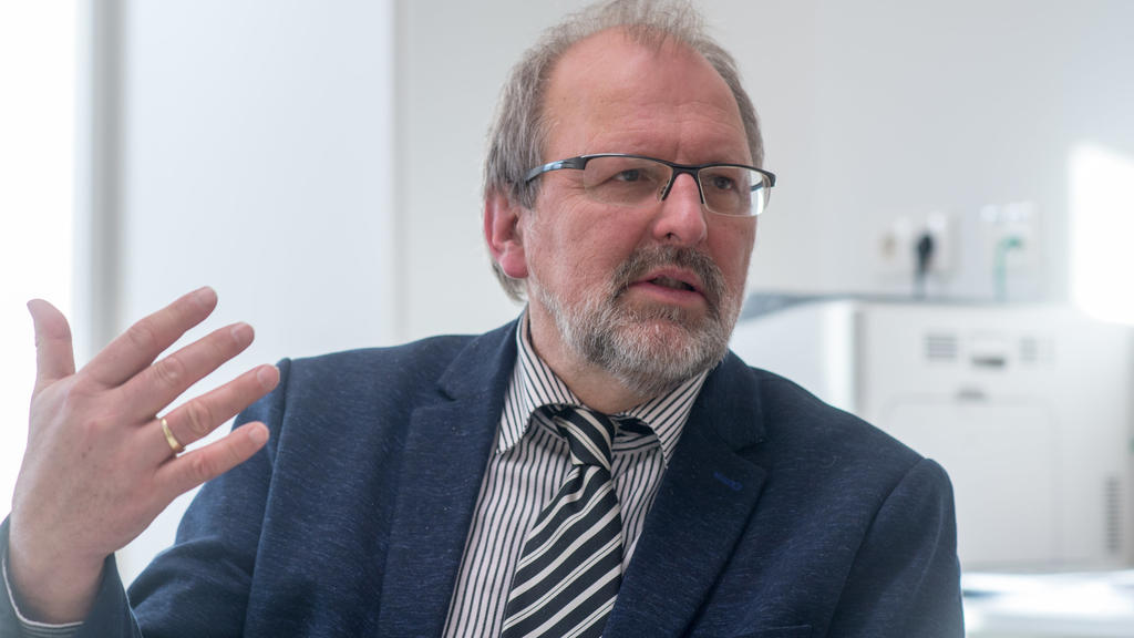 Heinz-Peter Meidinger, Präsident des Deutschen Lehrerverbandes und Schulleiter des Robert-Koch-Gymnasiums in Deggendorf. (zu dpa «Lehrerpräsident sieht Tablets an Grundschulen mit Skepsis» vom 07.05.2018) Fo