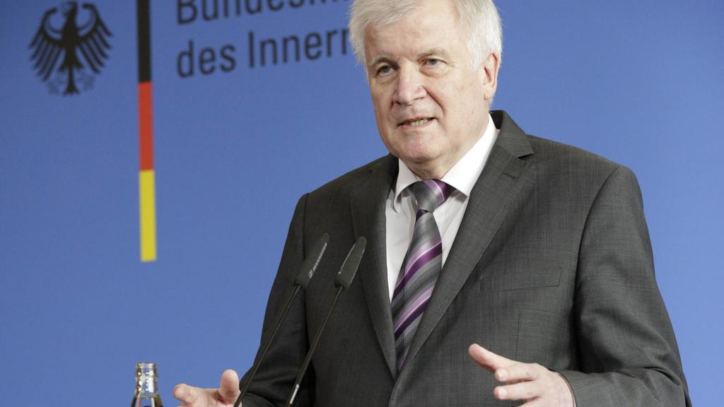 Bundesminister des Innern, für Bau und Heimat, CSU, Horst Seehofer begrüßt die Neuregelung zum Familiennachzug.