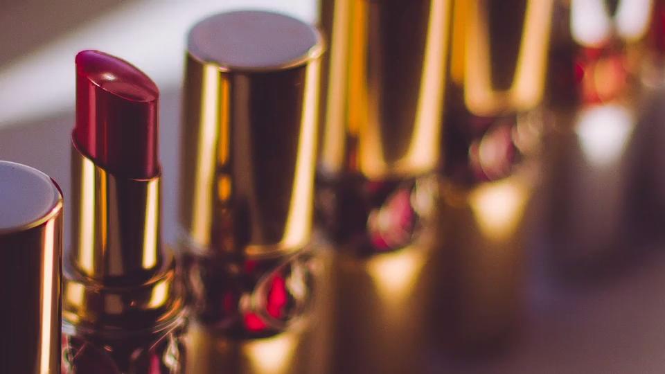 Bordeaux Rosenholz Und Co Die Vier Grossen Lippenstift Trends Im Winter