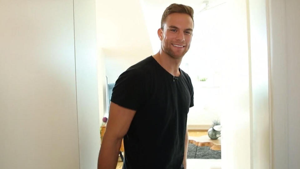 Bachelor 2020: Sebastian Preuss führt uns durch seine Wohnung in München